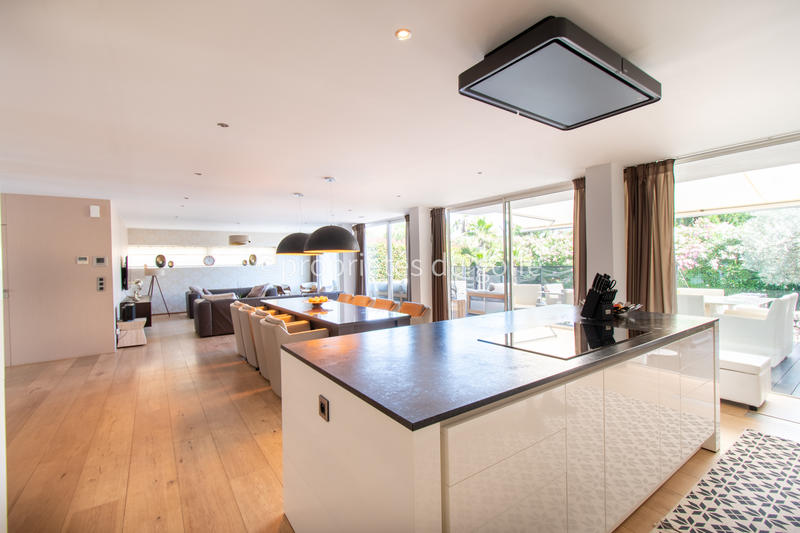 Maison - 305 m² - 7 pièces