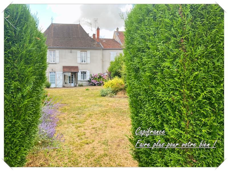 Maison de village - 473 m² - 12 pièces