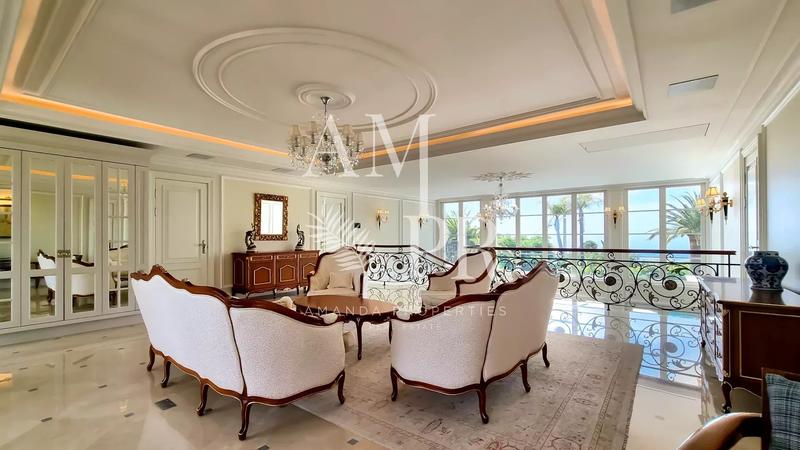 Propriété - 900 m² - 12 pièces