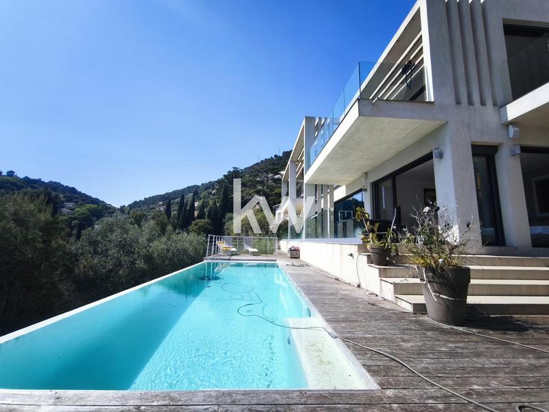 Maison - 216 m² - 6 pièces