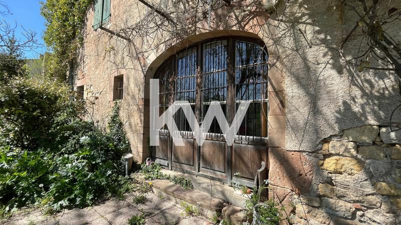 Maison - 200 m² - 12 pièces