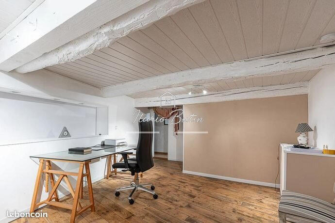 Maison - 238 m² - 9 pièces