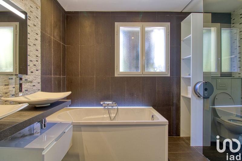 Maison - 195 m² - 7 pièces