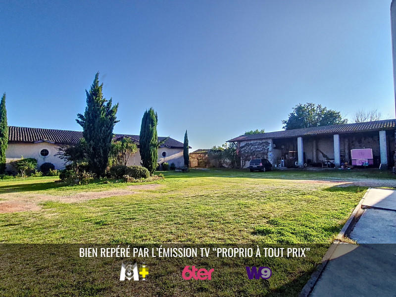 Château - 2 216 m² - 4 pièces