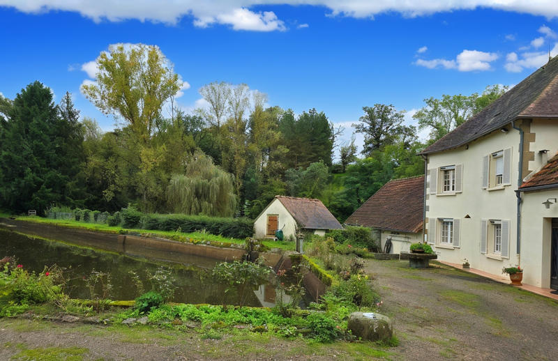 Moulin - 270 m² - 10 pièces