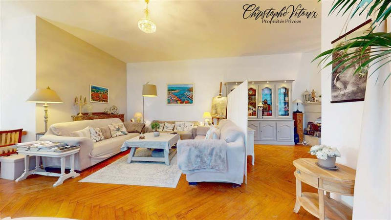 Maison - 288 m² - 8 pièces