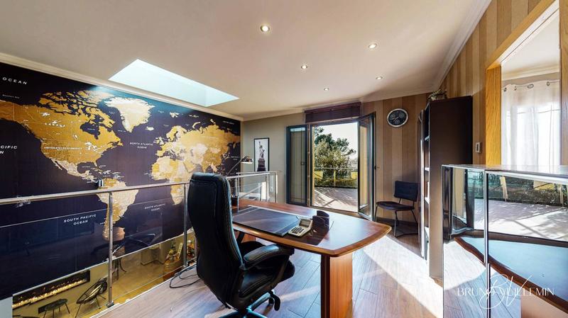 Villa - 285 m² - 12 pièces