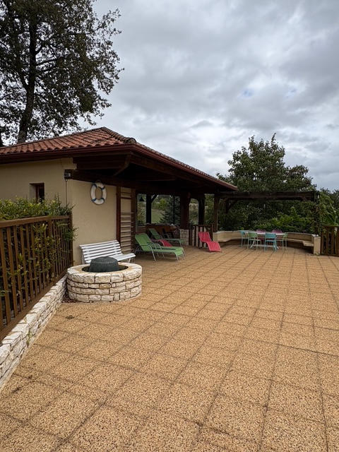 Propriété - 300 m² - 13 pièces