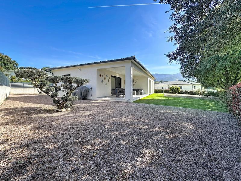 Villa - 99 m² - 4 pièces