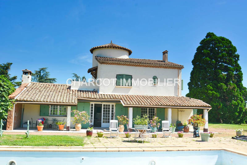 Maison - 281 m² - 6 pièces