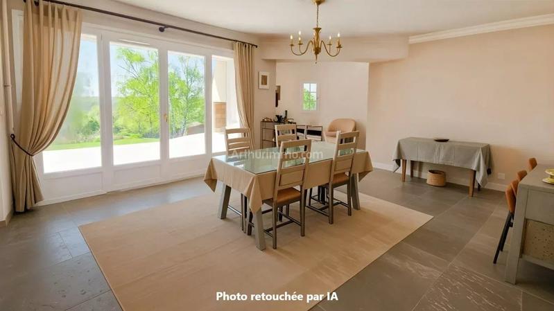 Maison - 210 m² - 9 pièces