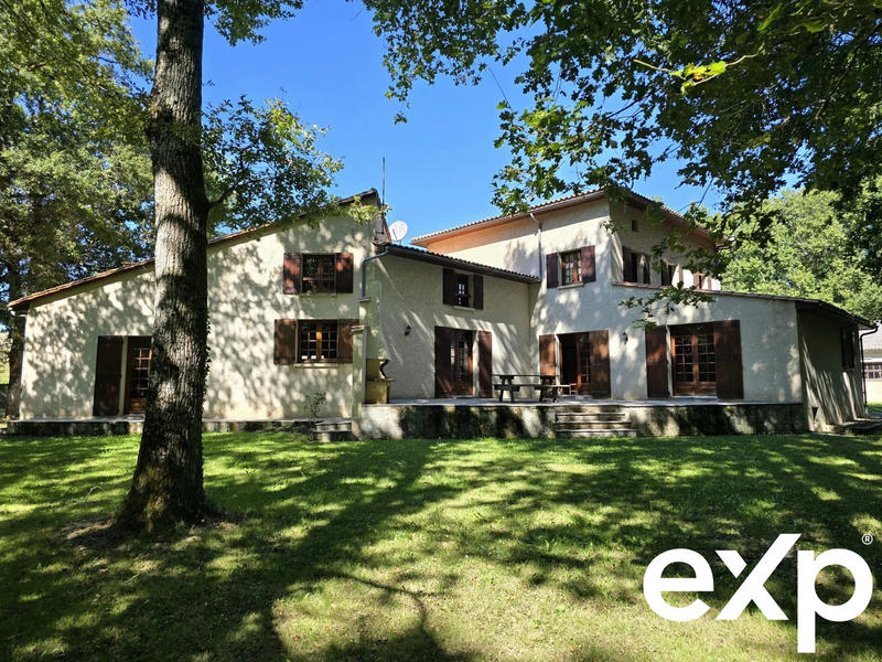 Maison - 315 m² - 10 pièces