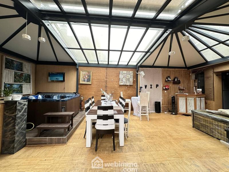 Maison - 196 m² - 8 pièces