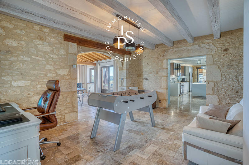 Maison - 448 m² - 16 pièces