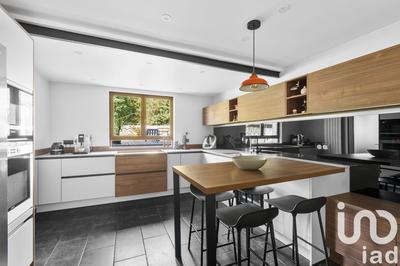 Maison - 230 m² - 7 pièces