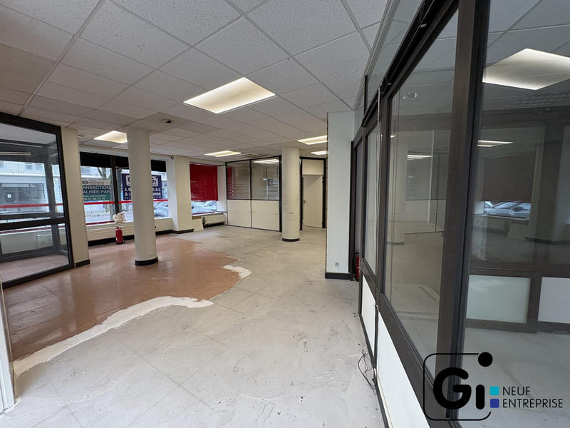 Local commercial - 90 m² - 4 pièces