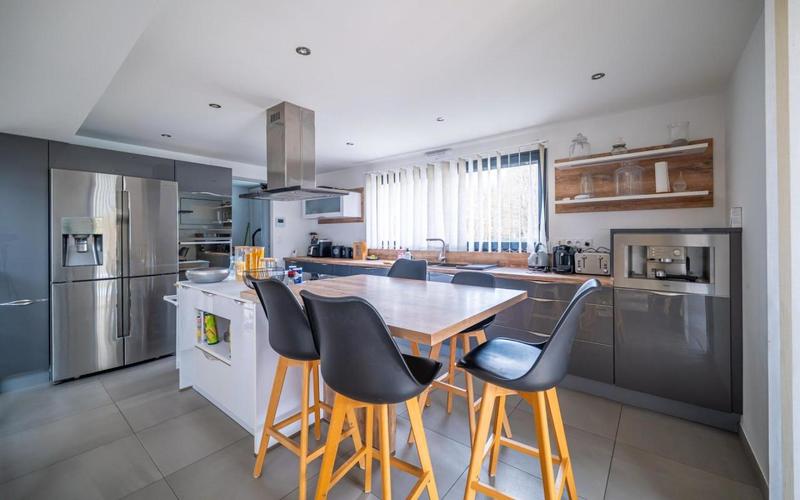 Maison - 206 m² - 7 pièces