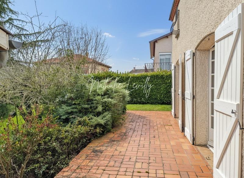 Maison - 211 m² - 7 pièces