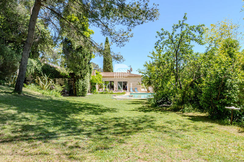 Maison - 463 m² - 15 pièces