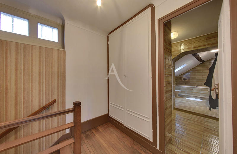 Maison - 180 m² - 7 pièces