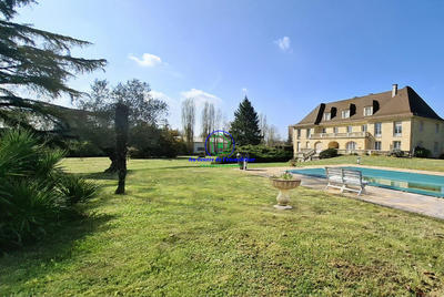 Appartement - 143 m² - 5 pièces