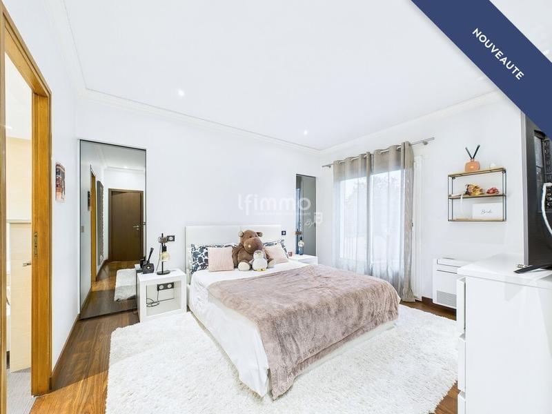 Maison - 378 m² - 7 pièces