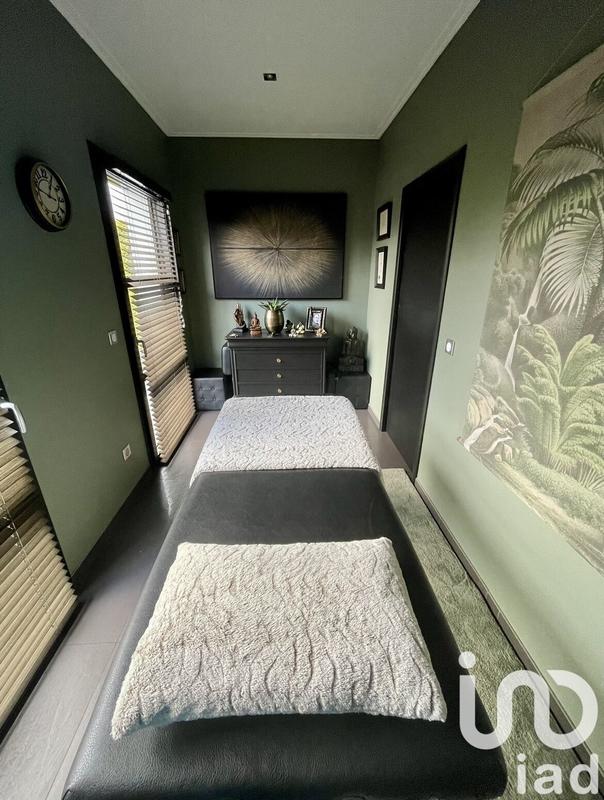 Maison - 270 m² - 10 pièces