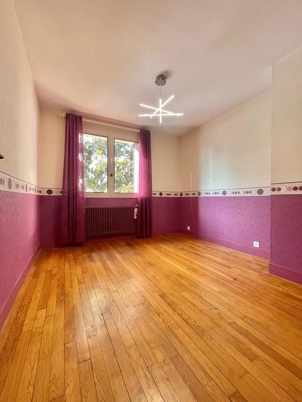 Maison - 140 m² - 9 pièces