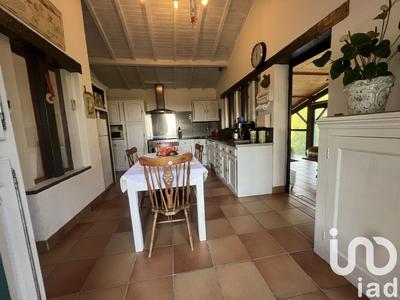 Maison - 222 m² - 9 pièces