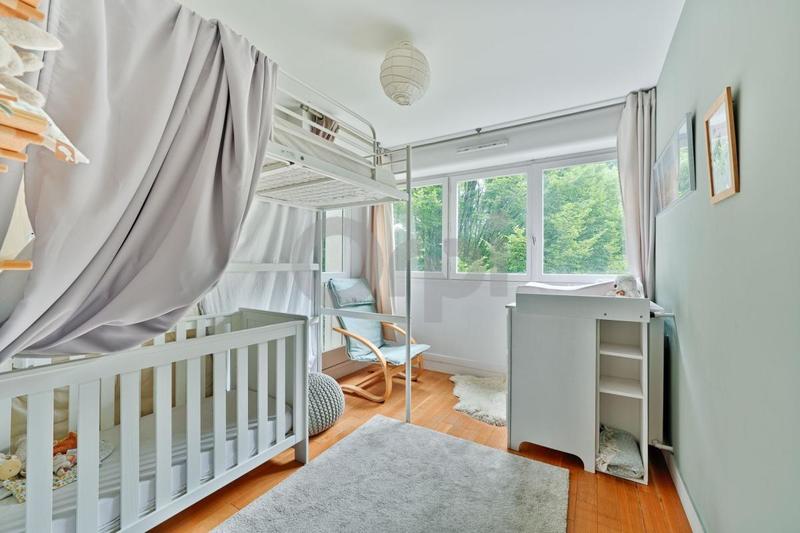 Appartement - 97 m² - 5 pièces