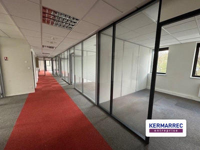 Bureau - 831 m²