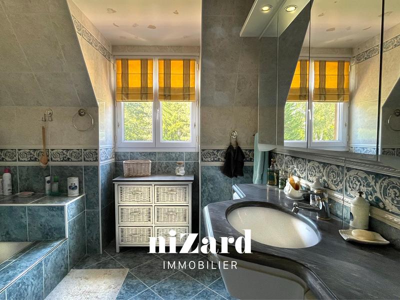 Maison traditionnelle - 171 m² - 7 pièces