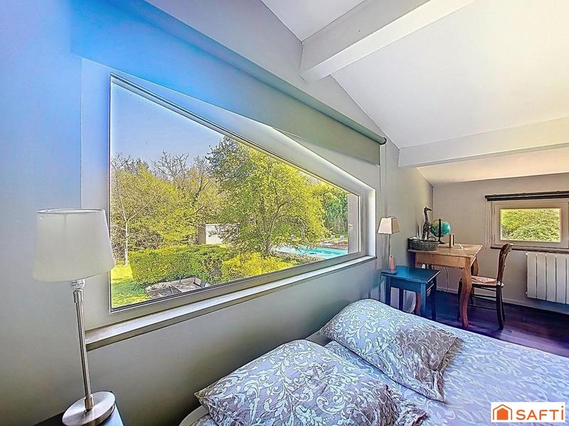 Maison - 372 m² - 12 pièces