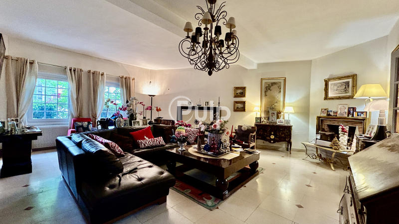 Maison - 197 m² - 8 pièces