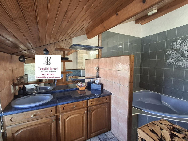 Maison - 260 m² - 6 pièces