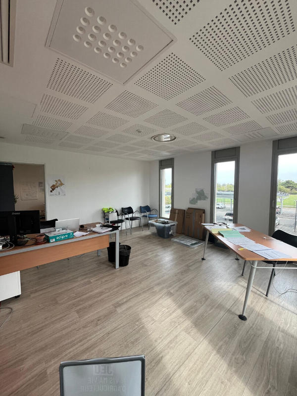 Bureau - 97 m² - 5 pièces