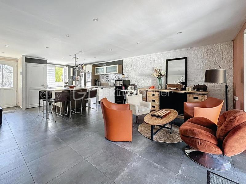 Maison traditionnelle - 143 m² - 8 pièces