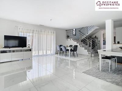 Maison - 137 m² - 5 pièces