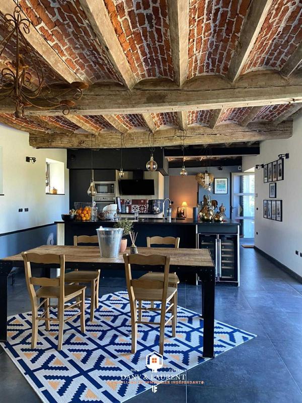 Maison - 720 m² - 12 pièces