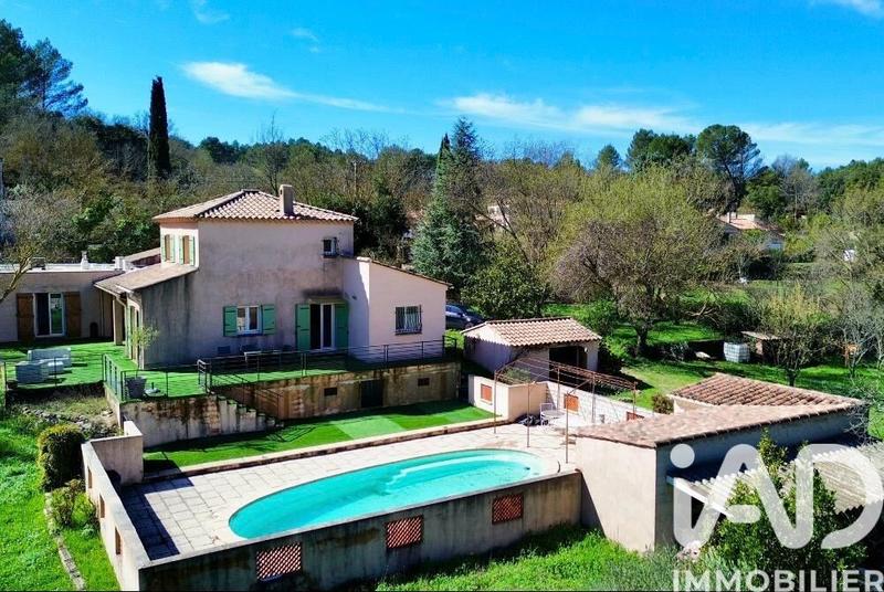 Maison - 230 m² - 8 pièces