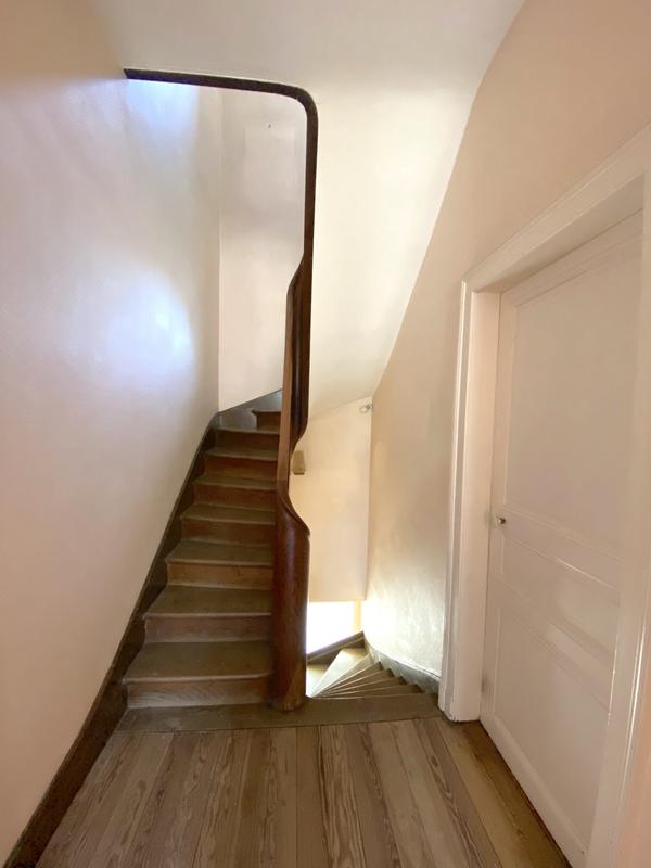 Maison - 236 m² - 9 pièces