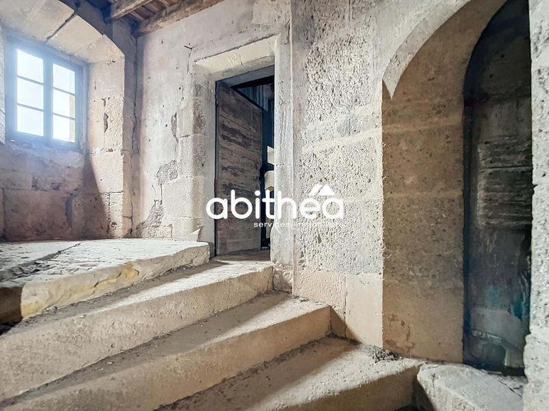 Maison - 360 m² - 2 pièces