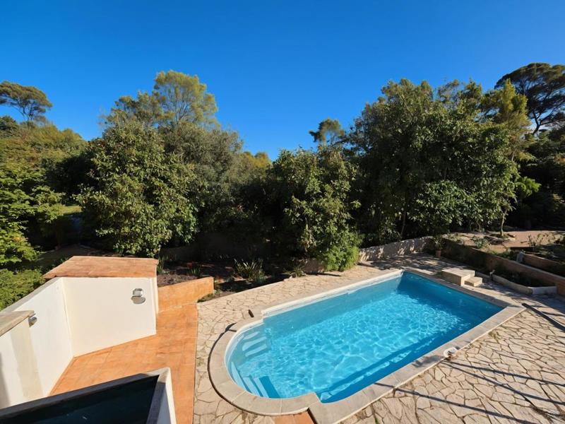 Maison - 239 m² - 8 pièces