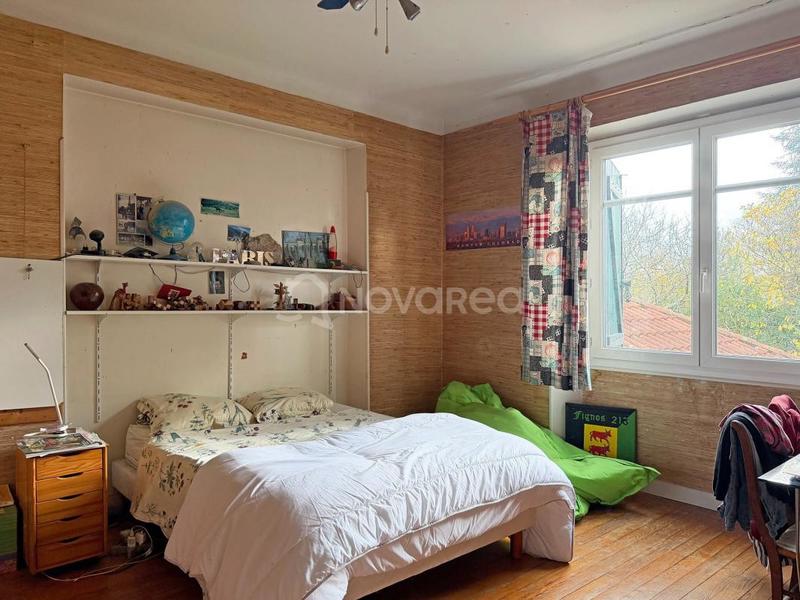 Maison - 215 m² - 9 pièces