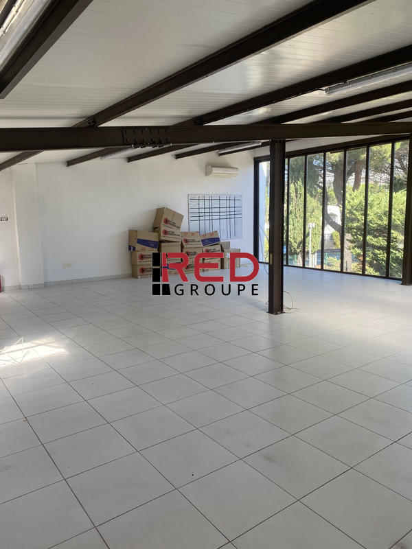 Local d'activités - 594 m²