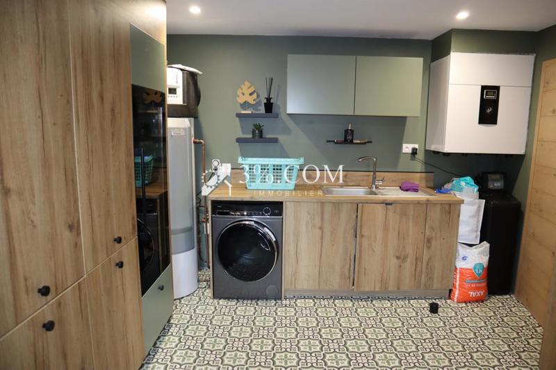 Maison - 222 m² - 7 pièces