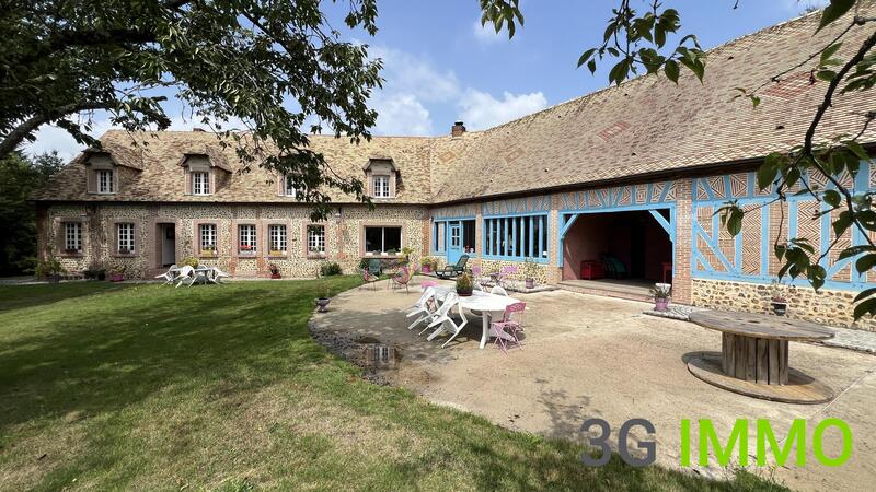 Villa - 323 m² - 10 pièces