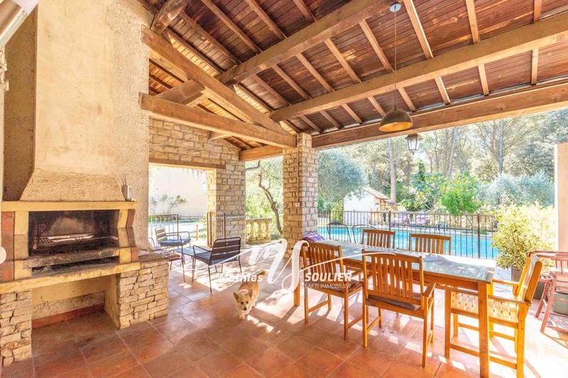 Maison - 300 m² - 15 pièces