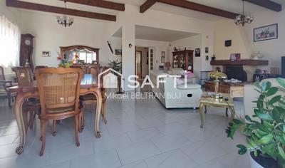 Maison - 250 m² - 8 pièces