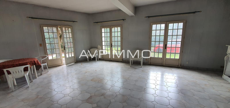 Maison - 260 m² - 9 pièces